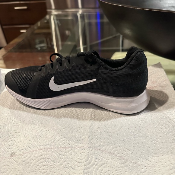 Women’s Nike shoe size 5 - Picture 5 of 5